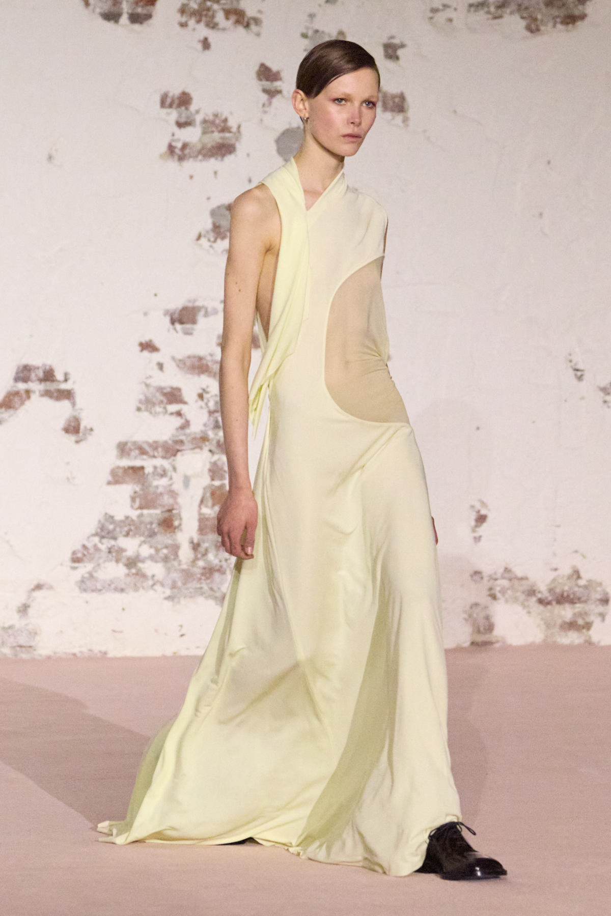 Victoria Beckham Fall-Winter 2025: Luxury Fashion Through Instinctive Dressing