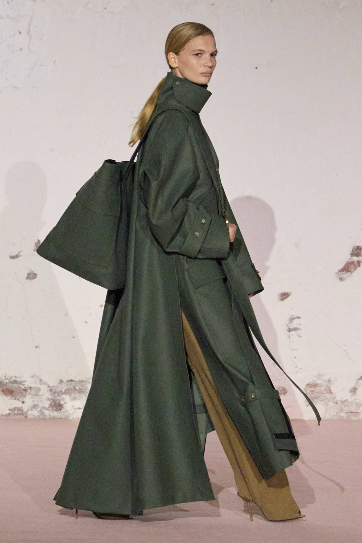 Victoria Beckham Fall-Winter 2025: Luxury Fashion Through Instinctive Dressing